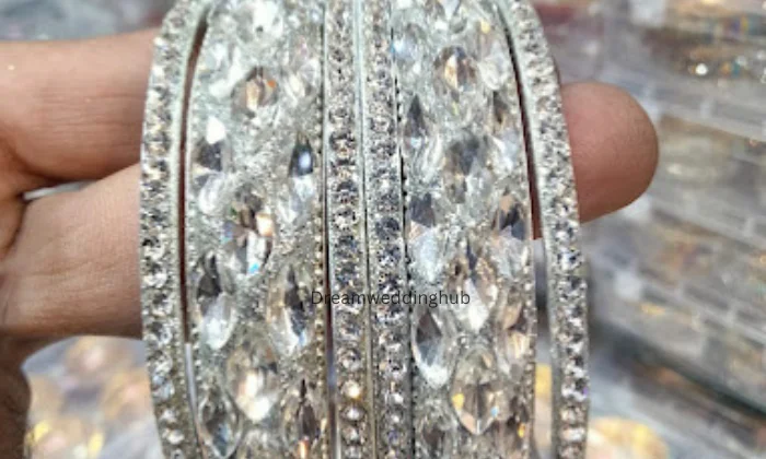 Hira Lal Sarraf And Sons